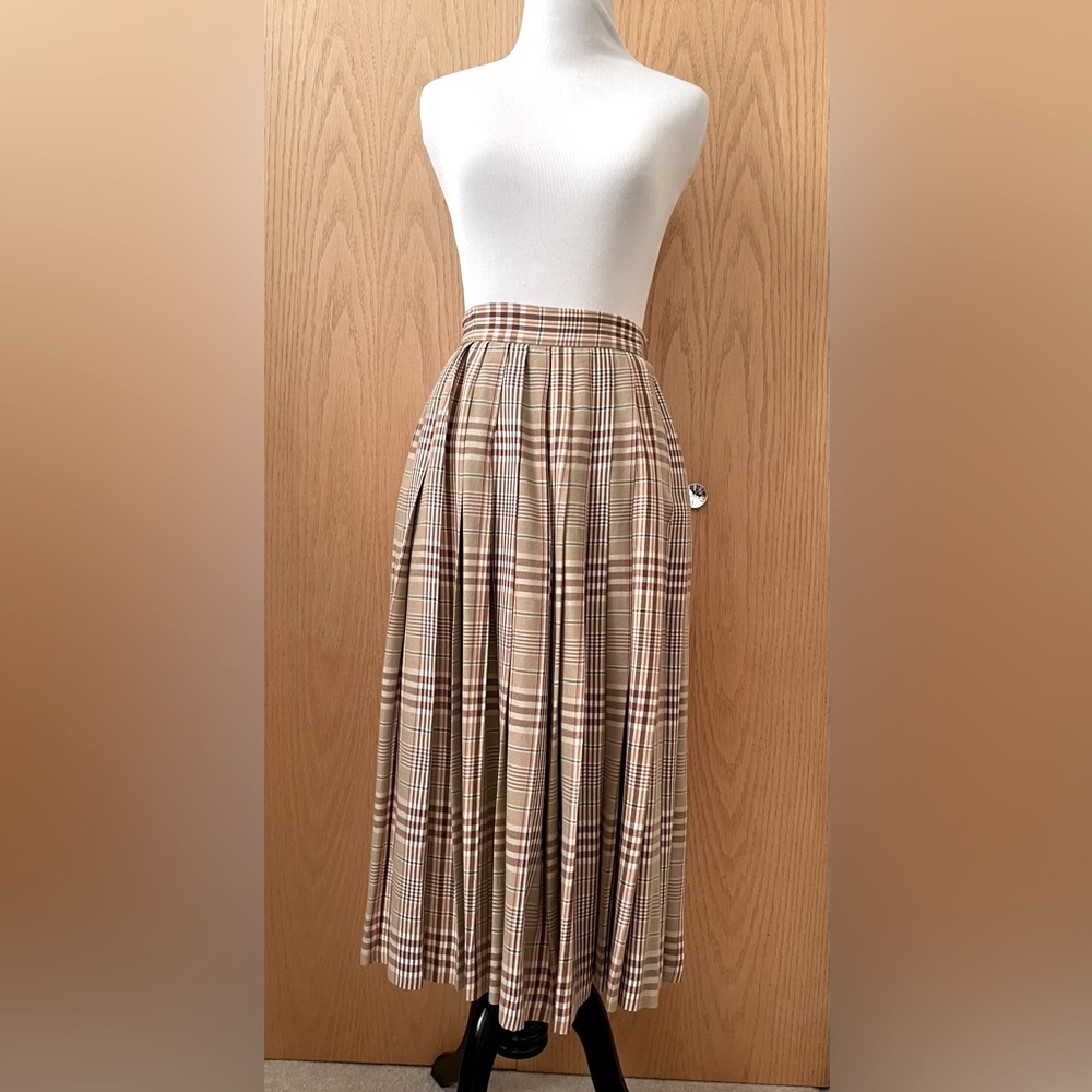Vintage Liz Claiborne Plaid Pleated Skirt. Size 6 (this is pre vanity sizing).
